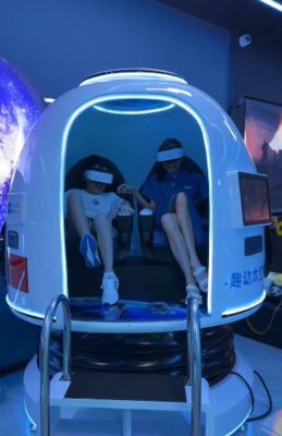 Simulateur de cinéma VR de 2 sièges, capsule spatiale amusante. Capsule rotative à 360° exclusive, contrôle à double écran, plus de 20 jeux spéciaux, lunettes DPVR et effets multiples.